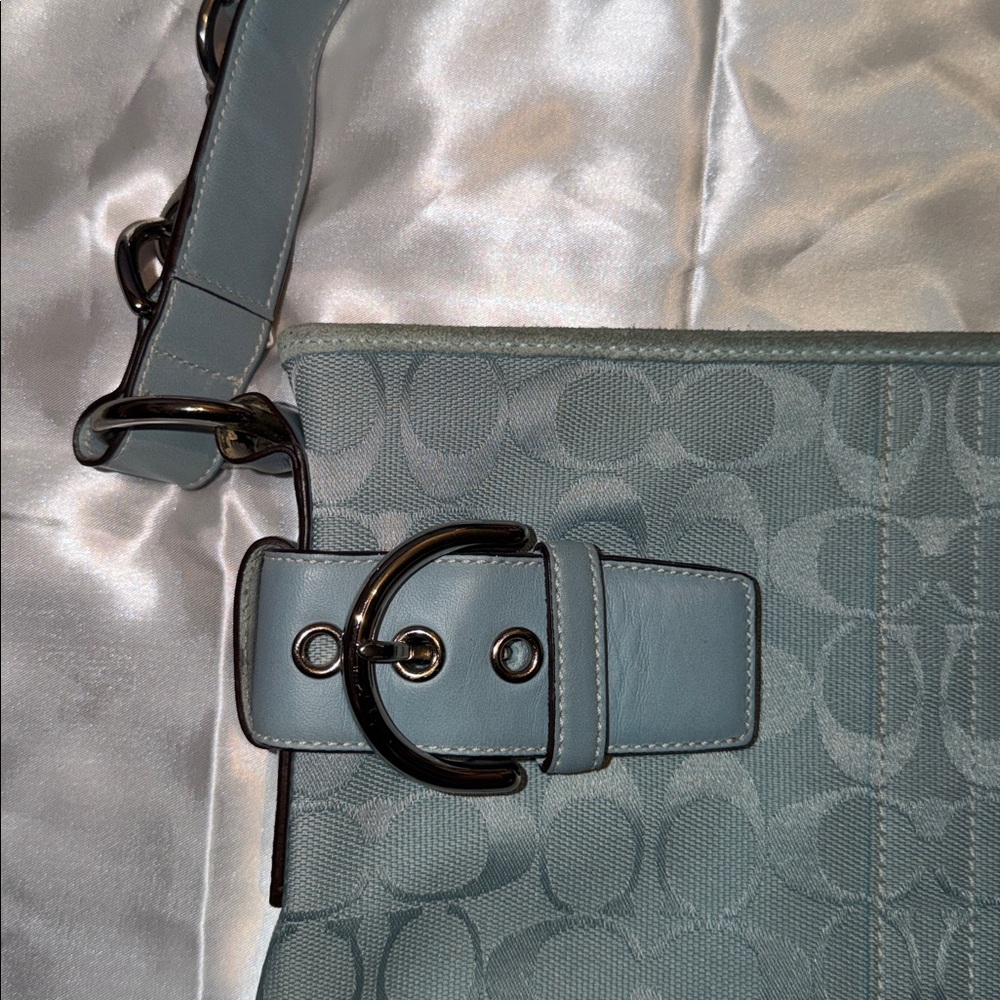 Coach perfect Y2K Soho Tiffany Blue Messenger/ Shoulder Bag
13 - Picture 5 of 11